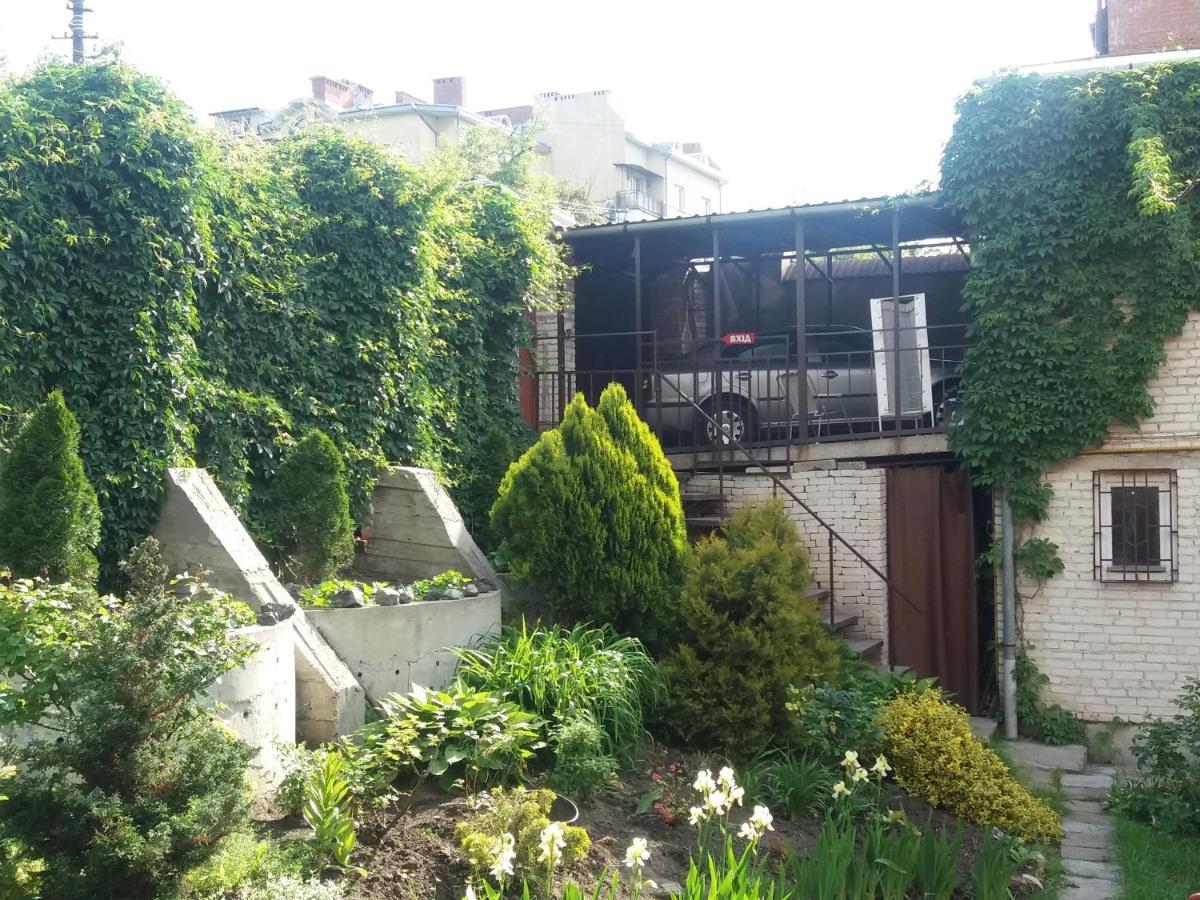 "Arttrakt" Hotel Lviv Exterior photo